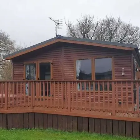Tulip Lodge-green & Peace With Hot Tub